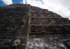 Die Pyramide der gefiederten Schlange, die Schlange windet sich um den Fuß des Bauwerkes